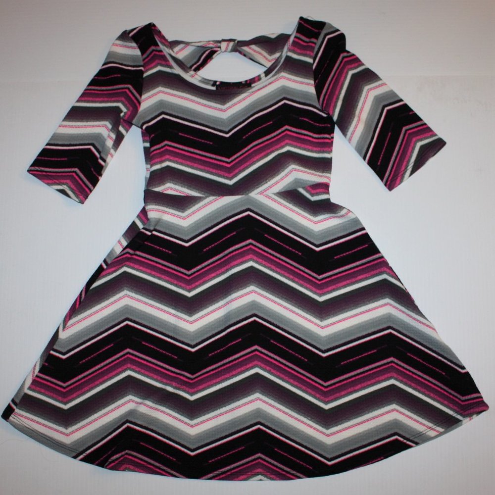 Material Girl Girl's Colorful Zig Zag Pattern Dess size XS 8 9 NWT